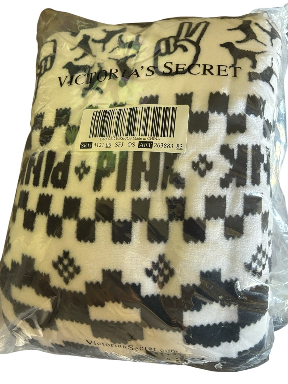 NWT Victoria's Secret Pink blanket White Black Pattern dog fleece Sherpa throw